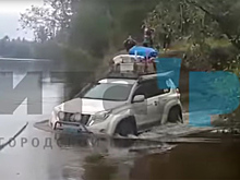 Китайский турист утонул в Забайкалье при попытке переправиться на внедорожнике через реку. Видео