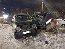 В Вологде автоледи пострадала, врезавшись в стоявшую машину