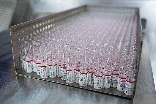 AstraZeneca будет использовать один из двух компонентов вакцины "Спутник V"