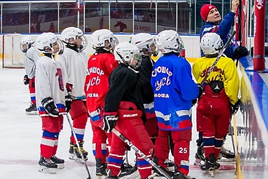 В Москве свыше 4 тыс детей обучаются хоккею в спортивных школах