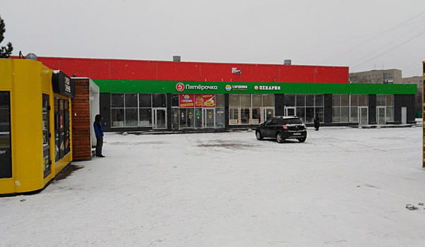 Молодые парни с газовым пистолетом пытались ограбить «Пятерочку» в Новосибирске