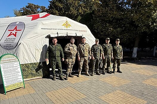 Военные открыли в Батайске мобильный пункт по отбору контрактников