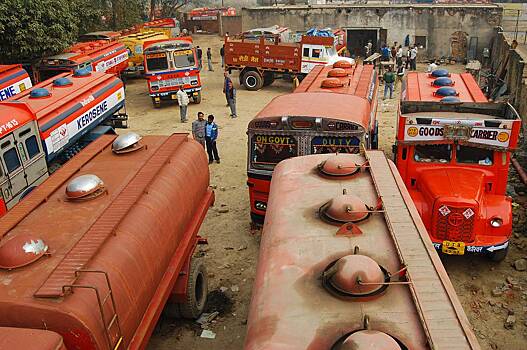 Индия начала искать замену российской нефти