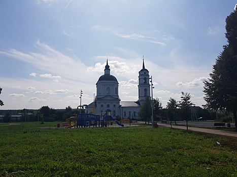 Специалисты заменят резиновое покрытие на детской площадке в поселении Кленовское