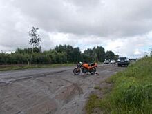 На трассе Ярославль-Иваново мотоциклист без прав врезался в два автомобиля