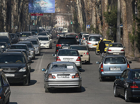 Отчислен: в Таджикистане накажут студентов, приехавших на занятия на авто