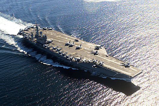 Американский авианосец Nimitz на Ближнем Востоке отключил транспондер