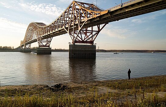 Мужчина погиб в результате падения с моста в Ханты-Мансийске