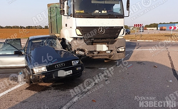 В Курской области столкнулись фура и «Ауди»