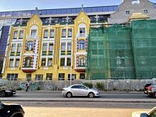 На вкус и цвет... Почему фасад новой Кройц-аптеки в Калининграде выкрасили в яркие цвета?