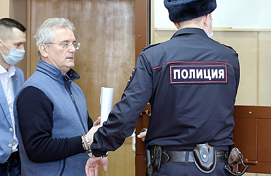 Арестованный губернатор Белозерцев признал, что получил дорогие часы в подарок от бизнесмена Шпигеля