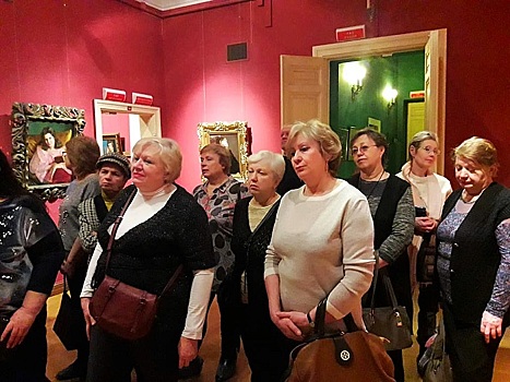 Участники «Московского долголетия» из Братеева посетили картинную галерею Александра Шилова