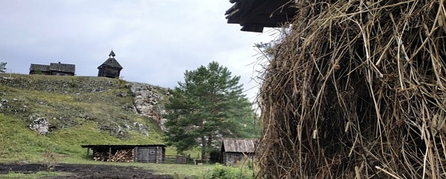 В Свердловской области частник спрятал за забором природный памятник