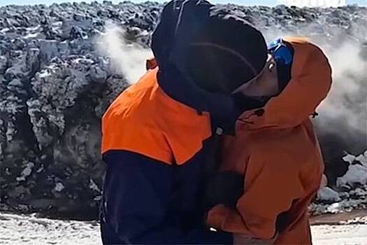 Экстремальная свадебная церемония российских спасателей попала на видео