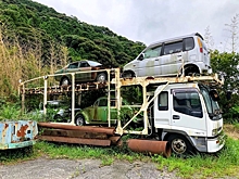 Кто-то бросил в Японии автовоз, набитый культовыми классическими автомобилями