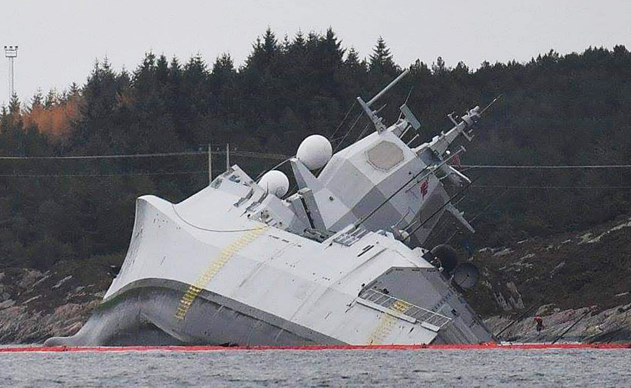 Фрегат «Хельге Ингстад» Военно-морских сил Норвегии столкнулся с танкером Sola TS, когда возвращался с учений НАТО Trident Juncture 2018 («Единый трезубец-2018») 