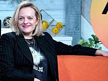 41-летняя звезда сериала «Рассказ служанки» Элизабет Мосс рассекретила первую беременность
