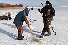 На водоемах Оренбуржья спасают рыбу в рамках акции «Глоток воздуха»