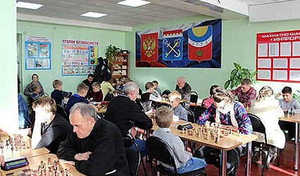 Областной турнир по русским шашкам и шахматам прошел в Тихвине