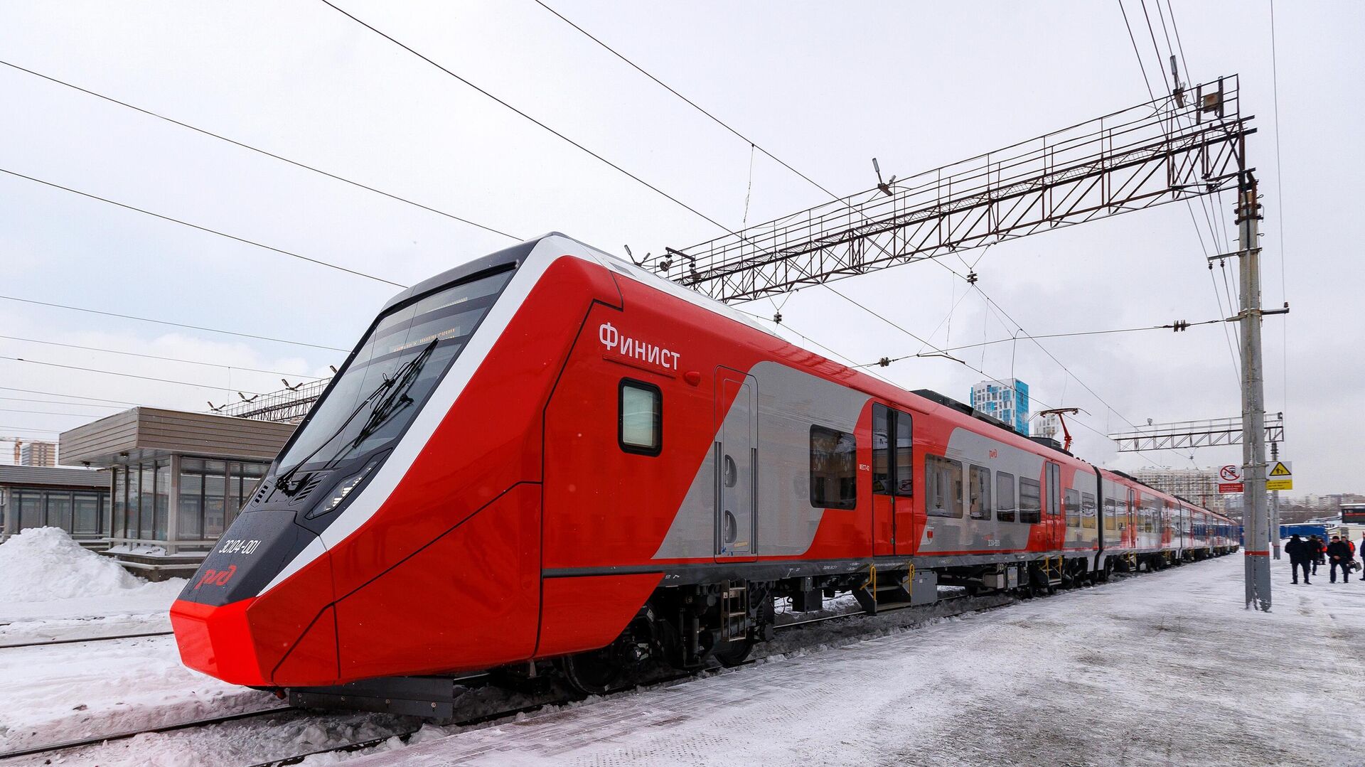 В Москве экстремал проехал в метро, лежа на вагоне электропоезда