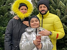 Анна Нетребко показала, как особенный сын помогал ей готовить рождественский кекс