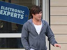 Зак Эфрон вернул свою подростковую прическу