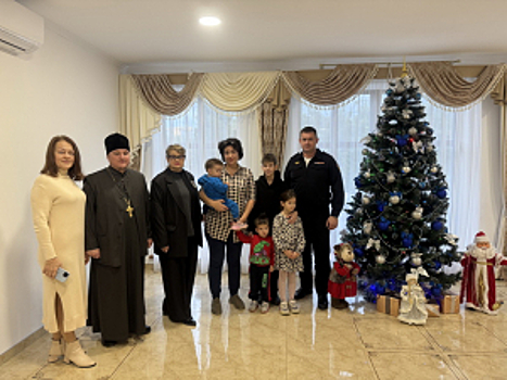 В Краснодарском крае полицейские совместно с общественниками в канун Старого Нового года подарили праздник юным кубанцам