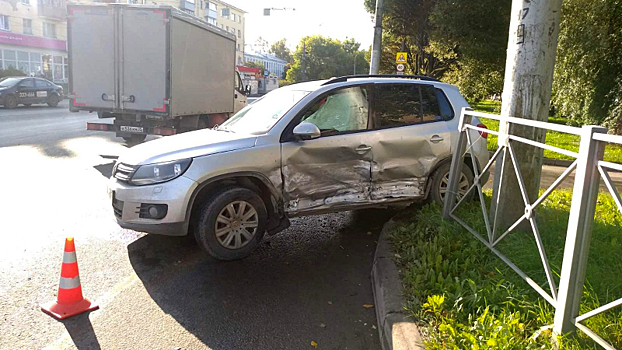 56-летний водитель «Тойоты» получил травмы в аварии в Вологде