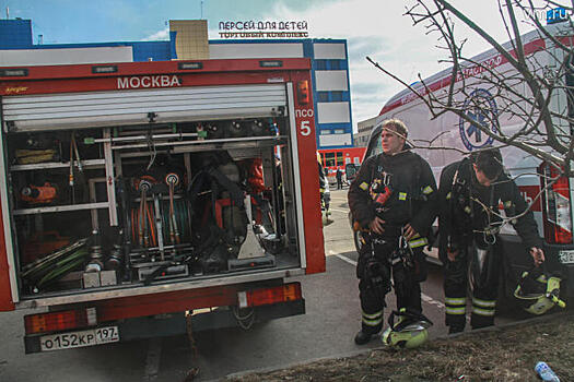 Пострадавший при возгорании торгового центра «Персей для детей» пожарный остается в реанимации