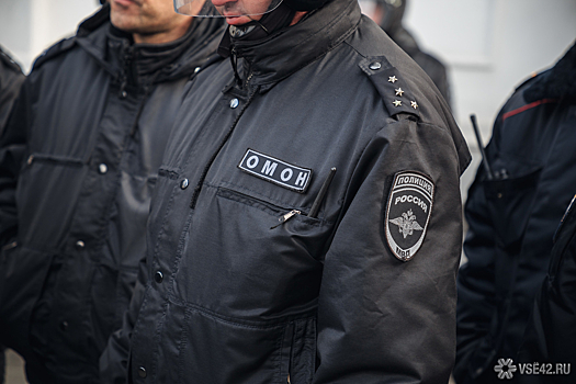 Справился только ОМОН: в Оренбурге продавщица держала в "плену" людей из серьёзного ведомства