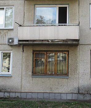 В Кемеровской области  в попытке сбежать из дома девочка спрыгнула с балкона