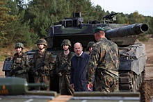 Обозреватель Spiegel Фишер: Германии нужно подумать, прежде чем поставлять танки Киеву