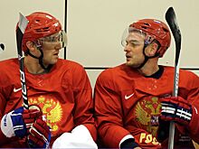 «Ты потрясающий игрок». Овечкин поздравил Андрея Маркова на торжественной церемонии