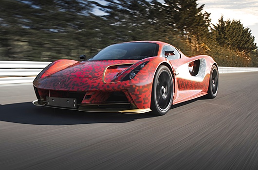 Lotus показал на видео, как тестирует гиперкар Evija