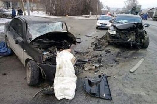 Появились фото смертельной аварии на проспекте Космонавтов