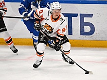 Шайба Хохлачева помогла "Амуру" обыграть "Трактор"