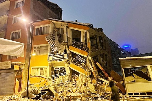 Глава МВД Турции заявил, что землетрясение затронуло десять турецких городов