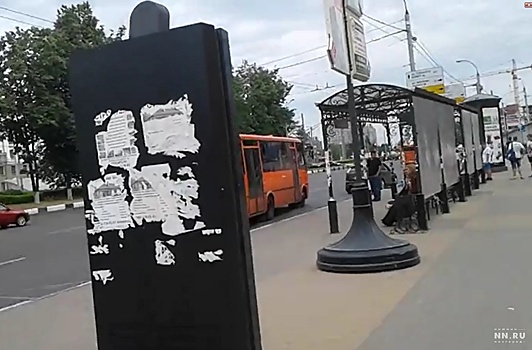 Иформационные табло превратились в тумбы для объявлений в Нижнем Новгороде