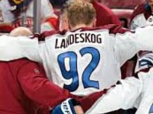 Ландескуг получил травму в матче с «Флоридой», врезавшись в ворота после падения. У капитана «Колорадо» 22 очка в 41 игре в сезоне, ранее он пропустил почти 3 года из-за операций на колене