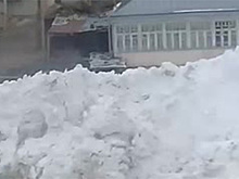 Cход необычной лавины попал на видео и напугал туристов