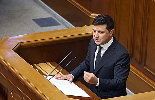 Зеленский хочет уволить всех судей Конституционного суда Украины