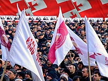 В Грузии оппозиционеры проводят митинг около парламента