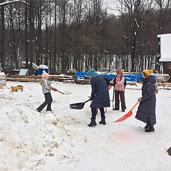 Нижегородцы расчистили Дом Павловой от снега 