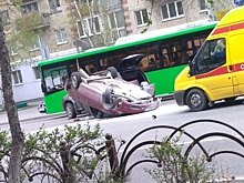 19-летняя водитель Daewoo Nexia неудачно перестроилась и опрокинула свой автомобиль на крышу