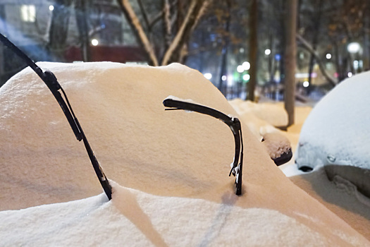 Мощный снегопад парализовал движение в Киеве