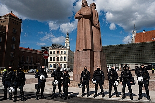 В Риге пообещали запретить акцию в защиту памятников советским солдатам