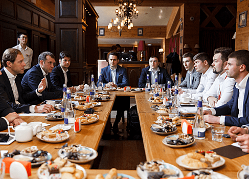 Глава Минпромторга России провел встречу с молодыми предпринимателями и руководителями промышленных предприятий