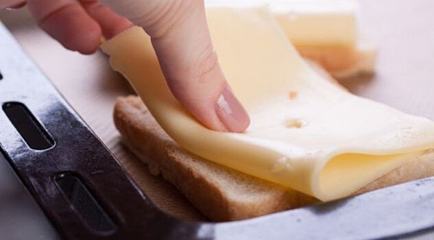 Диетологи по-новому взглянули на сыр и молоко