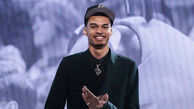 «Я насладился ужином»: баскетболист Вембаньяма прокомментировал нападение его охранника на Бритни Спирс