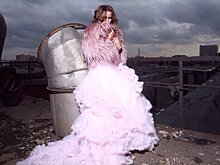 Айза Анохина в розовом платье превратилась в пирожное